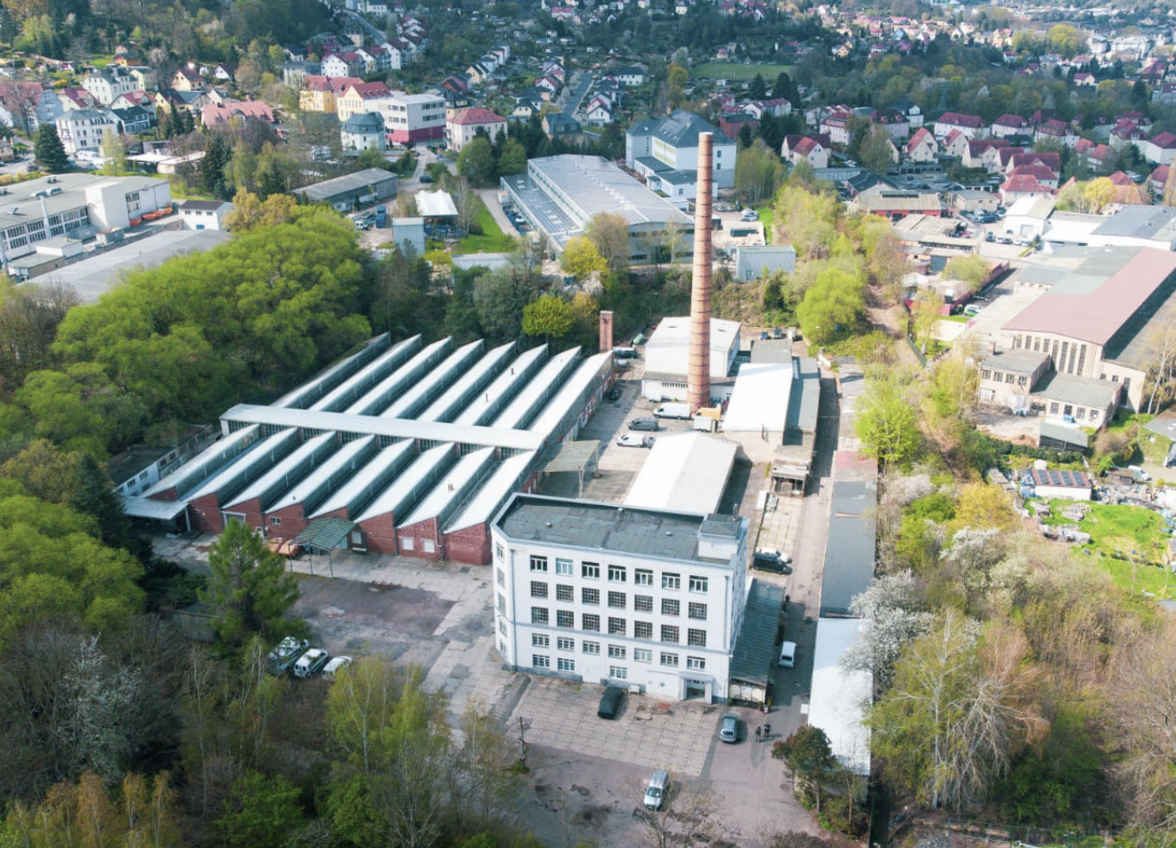 Luftaufnahme COSCH&Uuml;TZER88 &mdash; Shed-Halle und Hochhaus