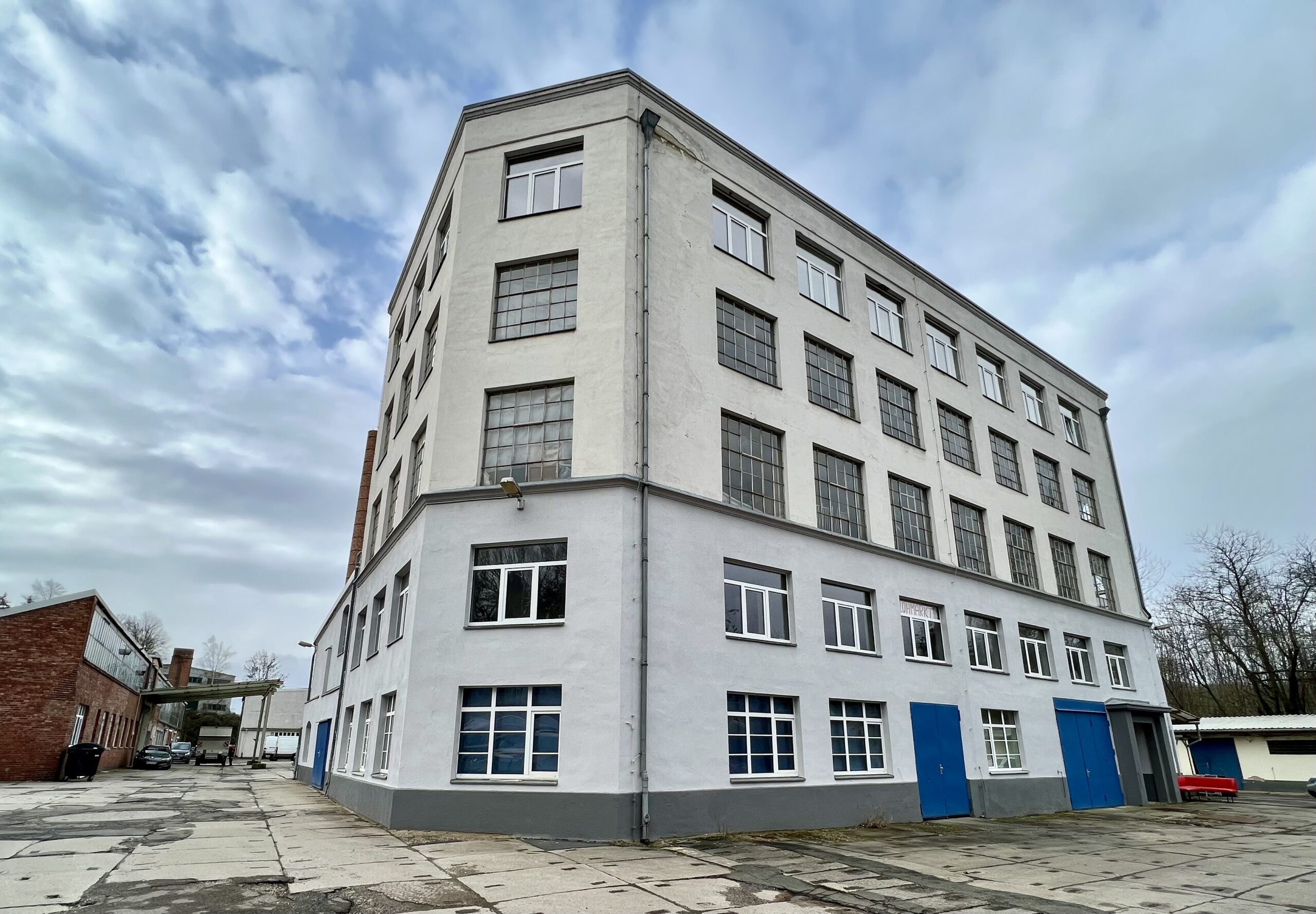 Das &bdquo;Hochhaus&ldquo; &mdash; Au&szlig;enansicht COSCH&Uuml;TZER88